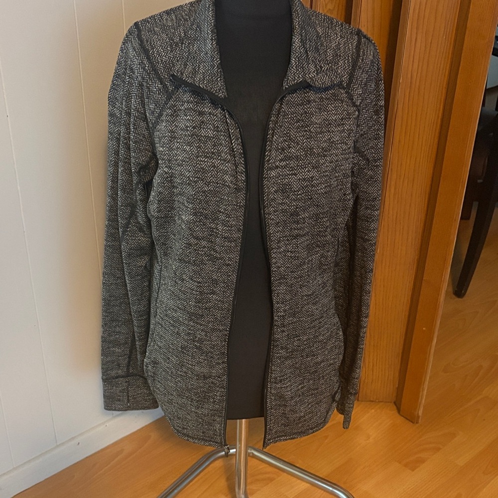 Old Navy Women's Black and Gray Active jacket with thumb holes